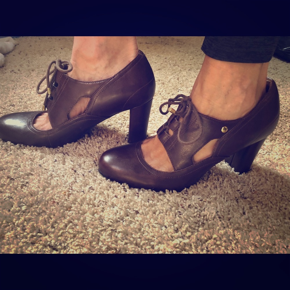 Clarks Indigo brown leather lace up pumps
